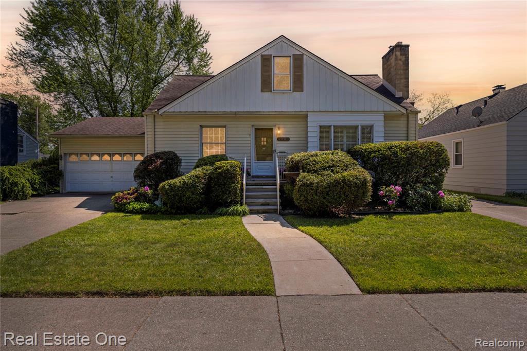 2209 Ridgemont Road Grosse Pointe Woods, MI 48236 - Photo 2 of 44