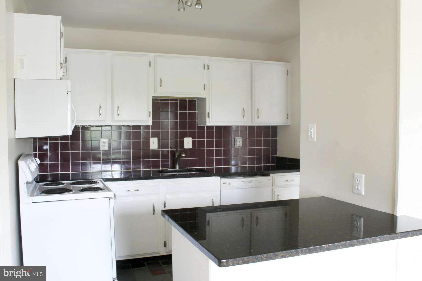 6280 Edsall Road, Unit 403 Alexandria, VA 22312 - Photo 9 of 30 Kitchen