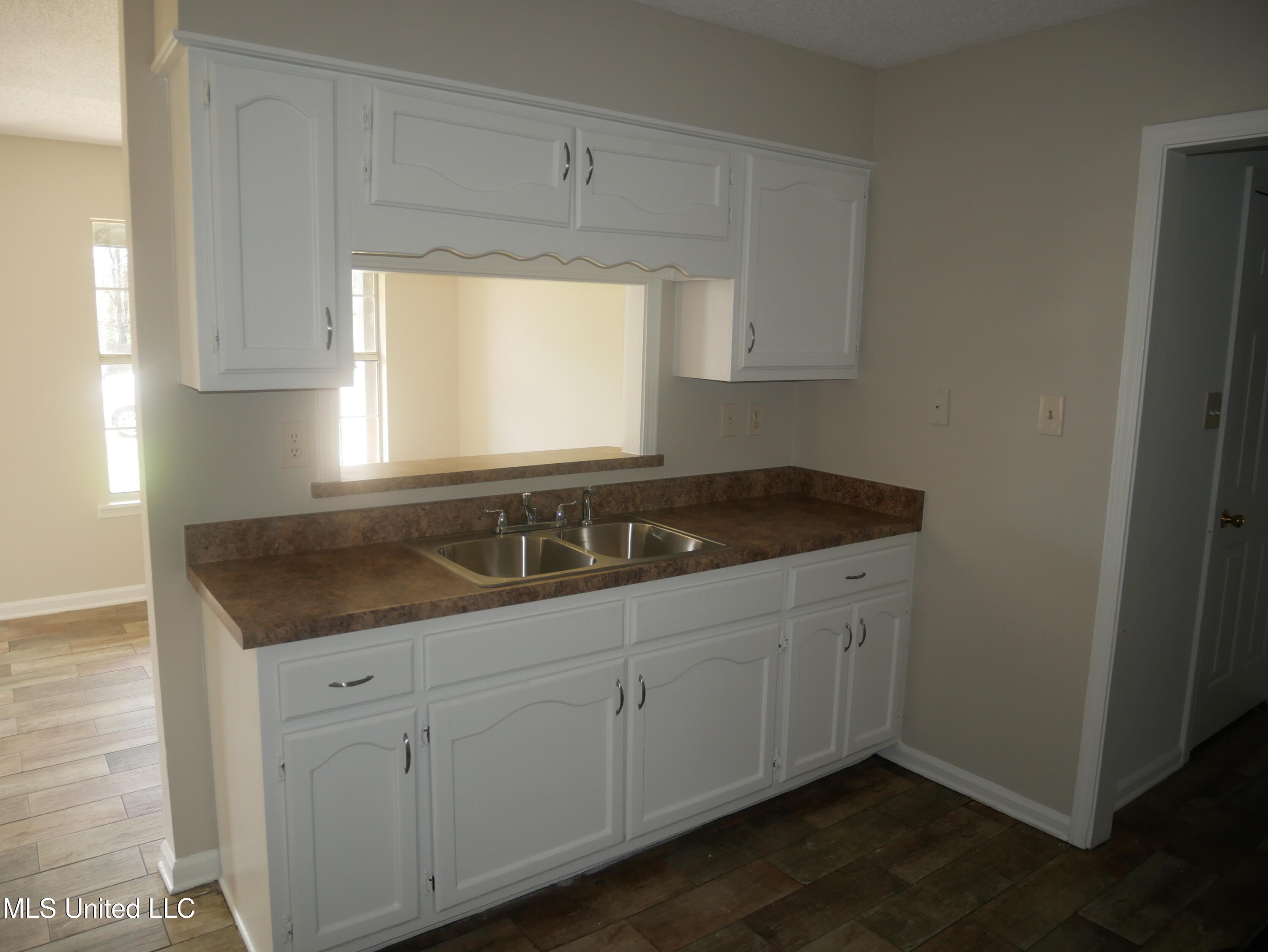 354 Darrell Cove Hernando, MS 38632 - Photo 5 of 14 P1070436