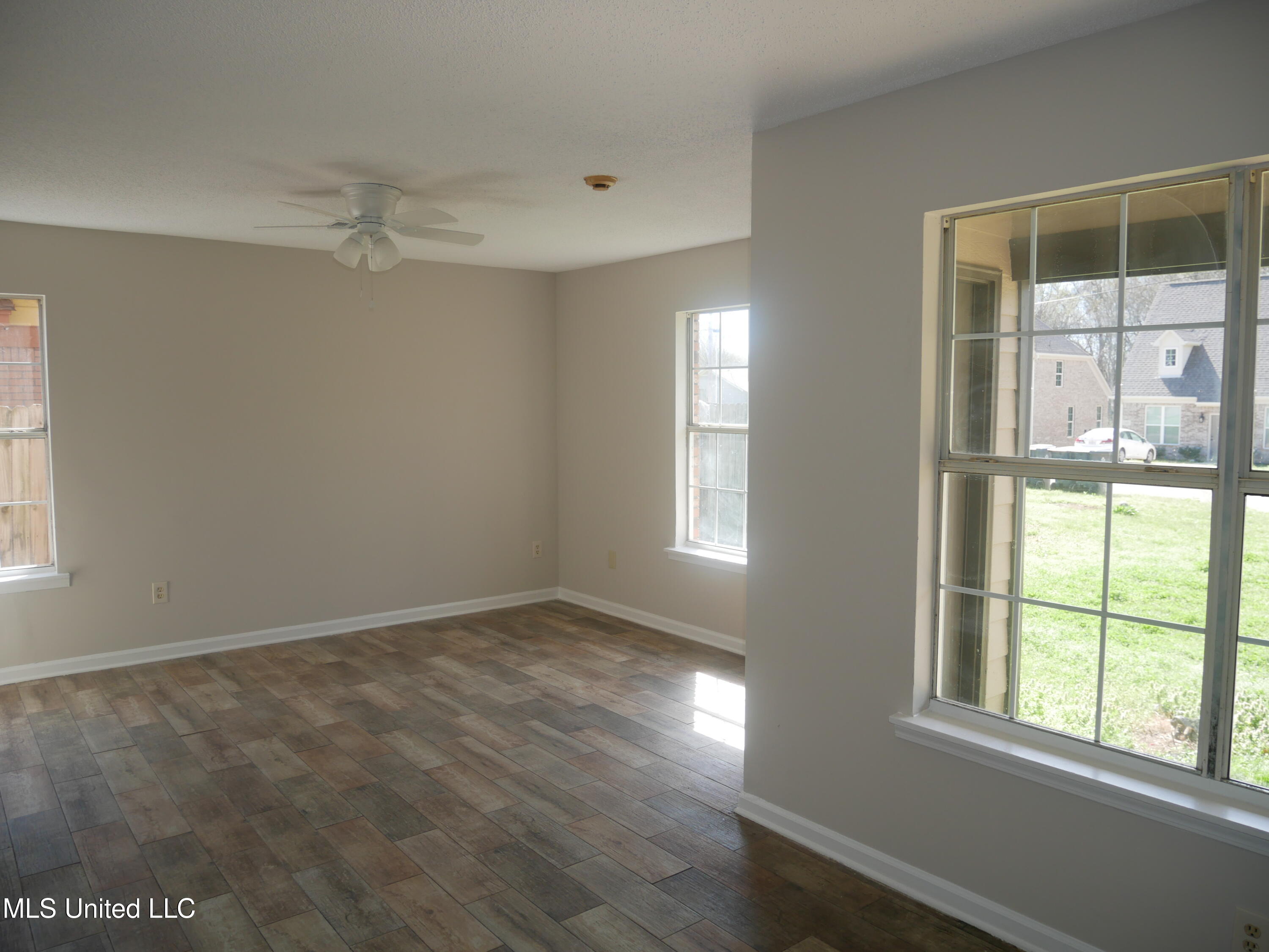 354 Darrell Cove Hernando, MS 38632 - Photo 10 of 14 P1070434