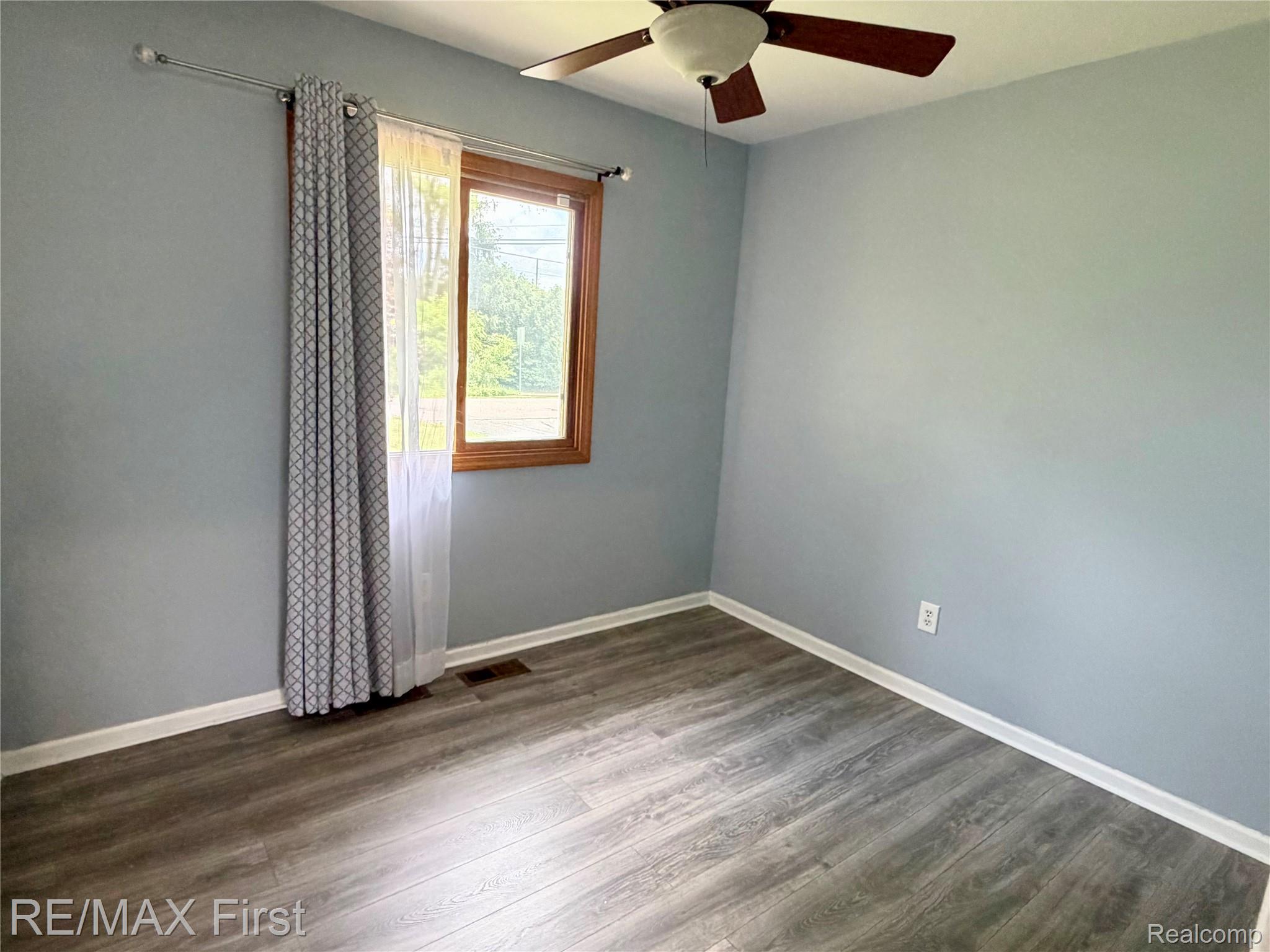 2830 Hessel Avenue Rochester, MI 48307 - Photo 16 of 27 IMG_3707.jpeg