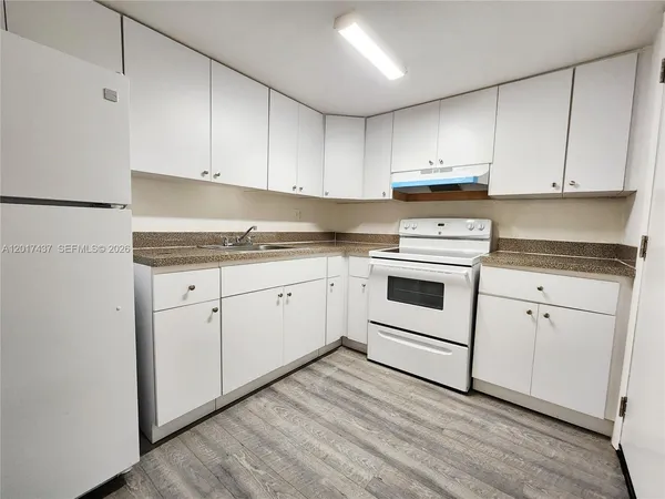 $1,660 | 13285 Northeast 6th Avenue, Unit N402, North Miami, FL 33161