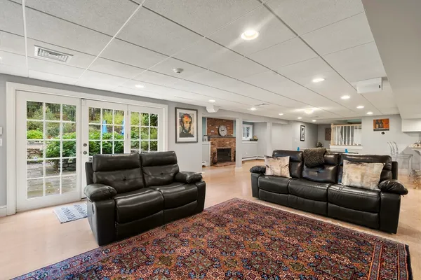 $3,249,500 | 137 Lake Street, Sherborn, MA 01770