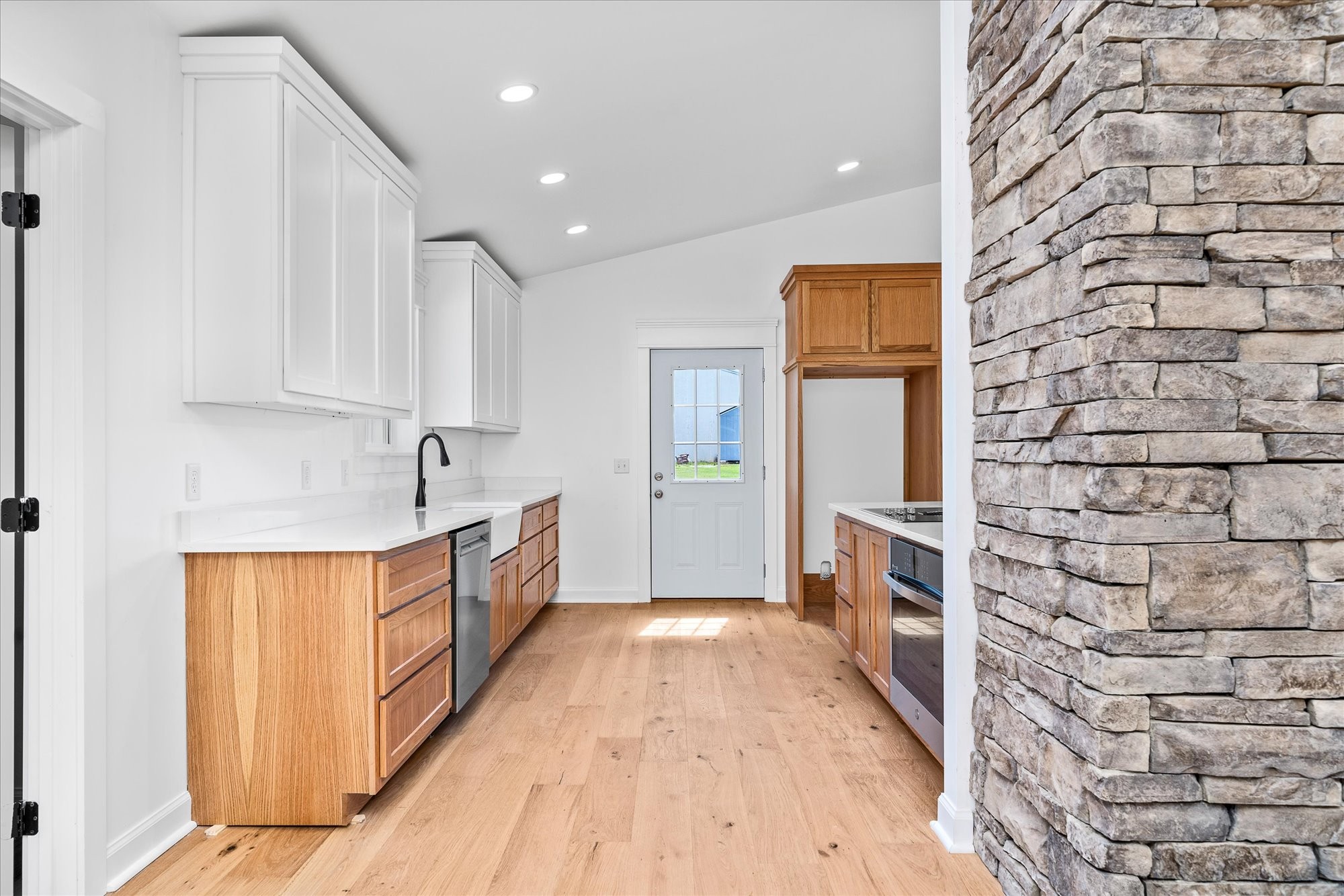 806 Robinson Ridge Road Baxter, TN 38544 - Photo 15 of 36 a kitchen with granite countertop a sink and a stove top oven