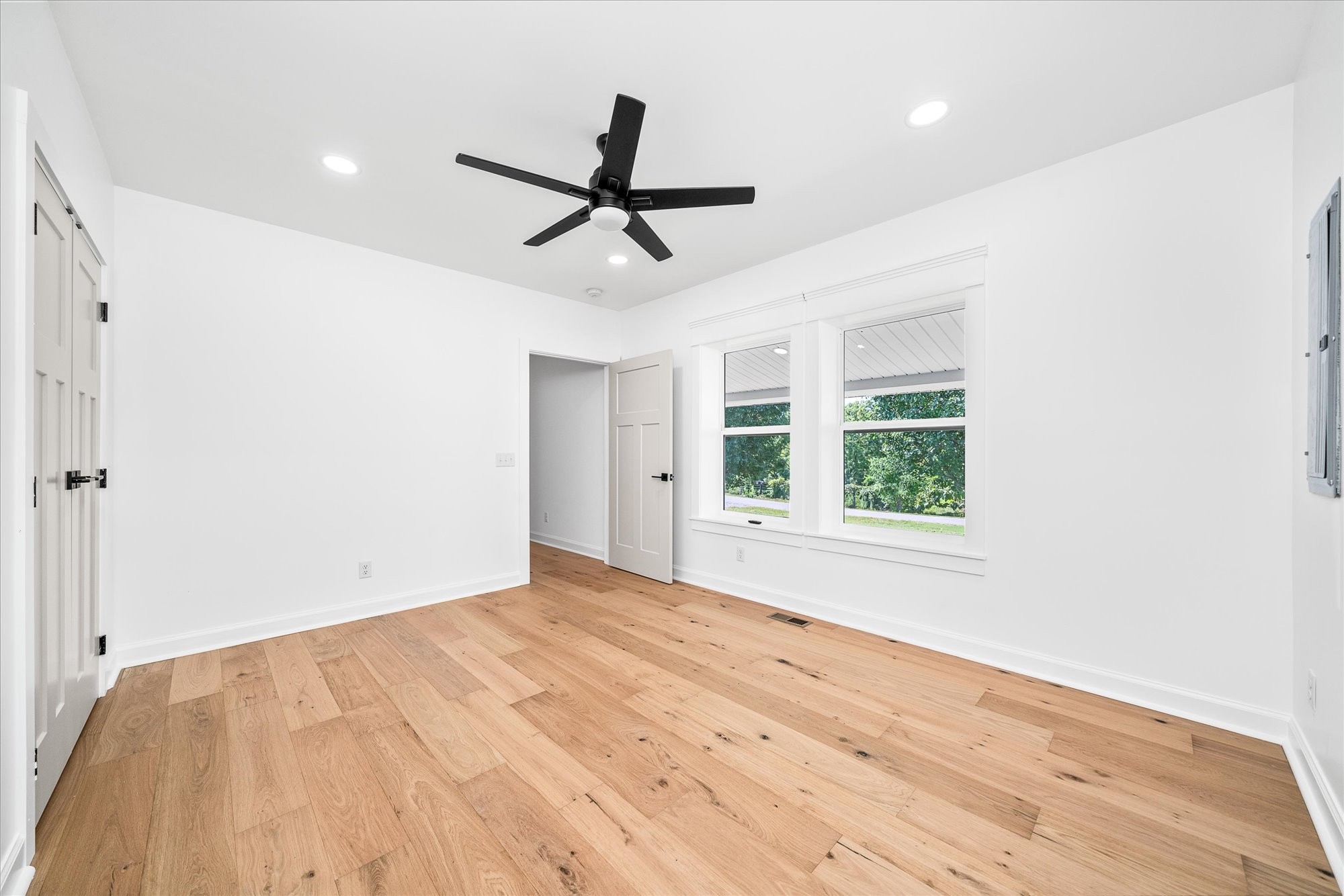806 Robinson Ridge Road Baxter, TN 38544 - Photo 17 of 36 a view of a livingroom with a ceiling fan and window