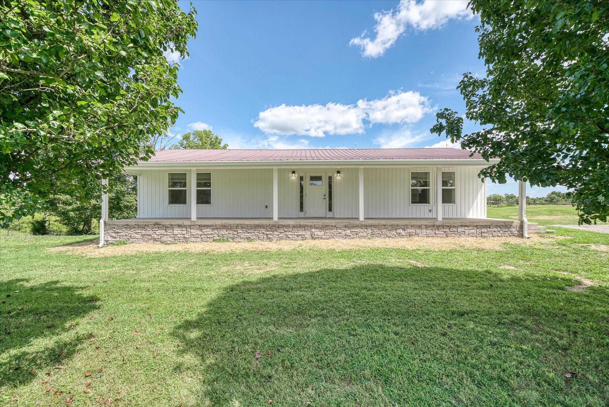 806 Robinson Ridge Road Baxter, TN 38544 - Photo 27 of 36 a view of a house with a backyard