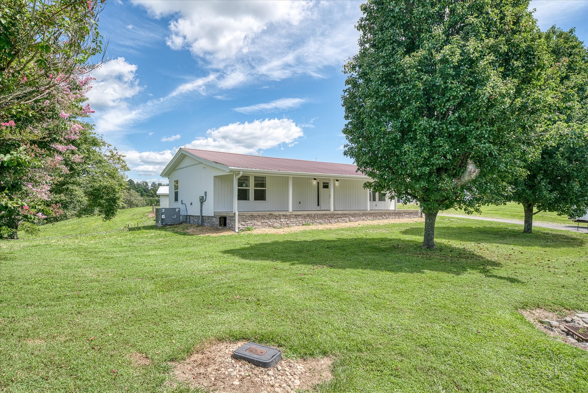 806 Robinson Ridge Road Baxter, TN 38544 - Photo 31 of 36 a view of a house with a backyard