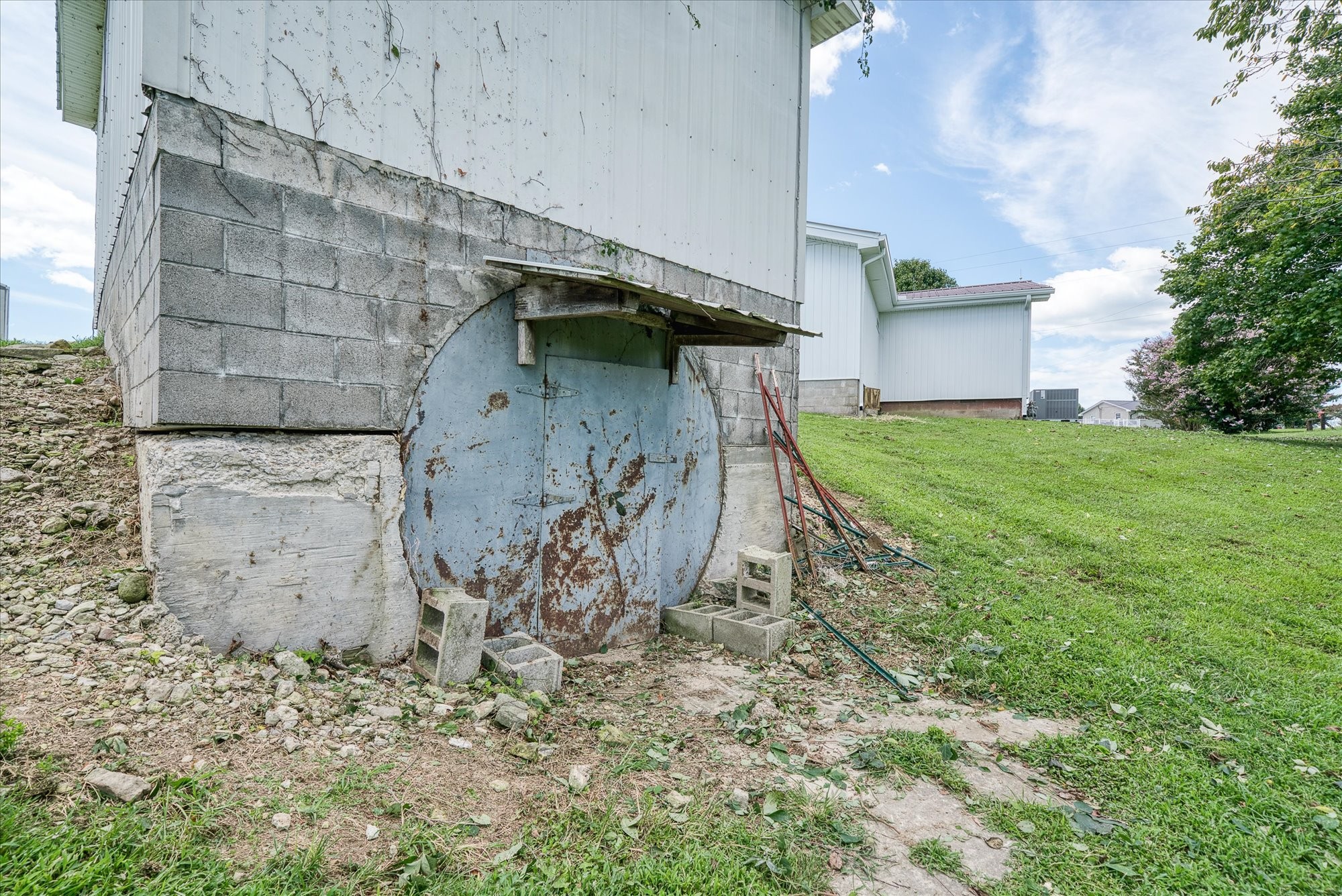 806 Robinson Ridge Road Baxter, TN 38544 - Photo 35 of 36 a view of a tiny house with a yard