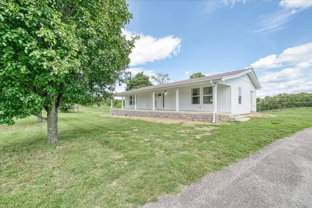 a view of a house with a backyard