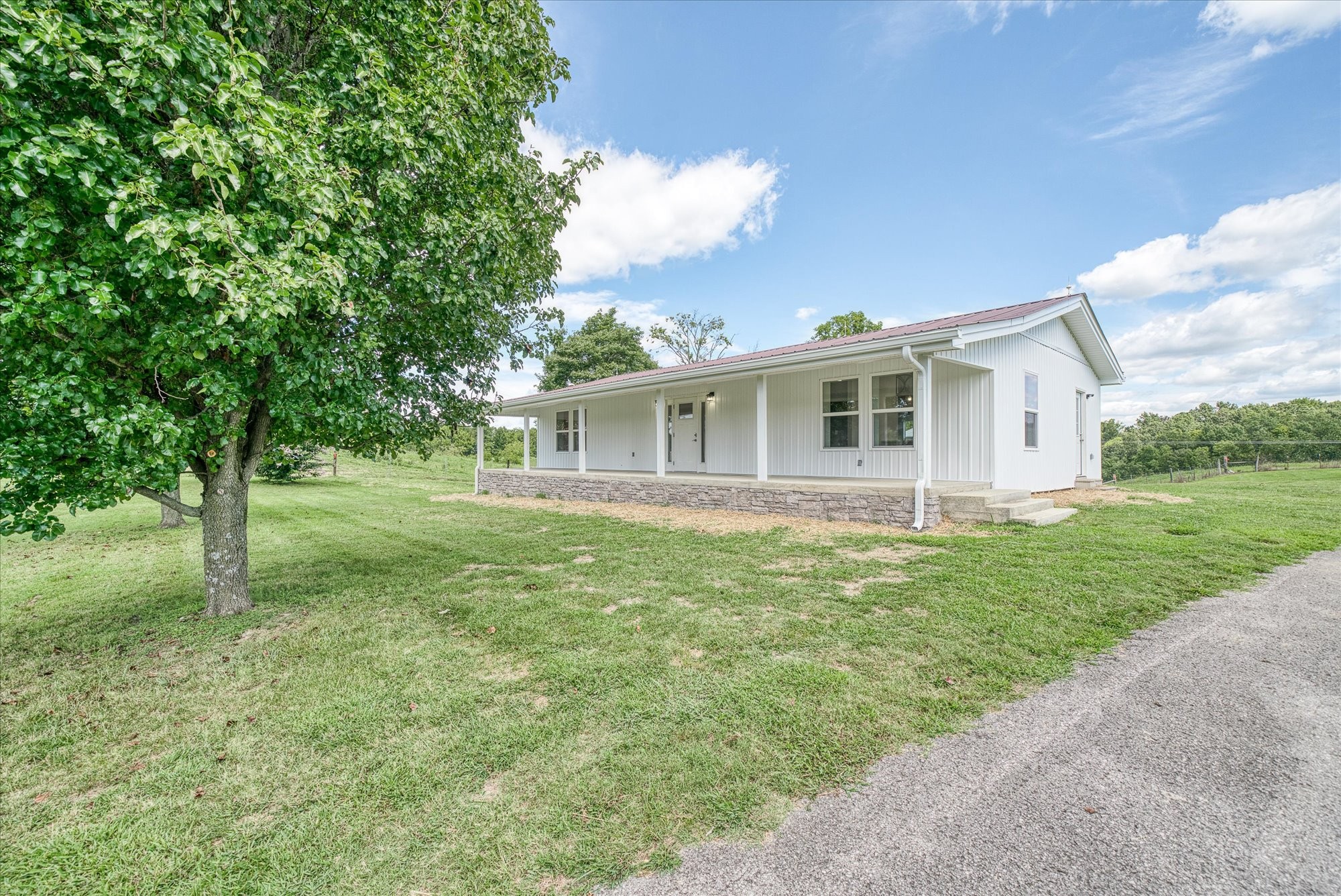 806 Robinson Ridge Road Baxter, TN 38544 - Photo 7 of 36 a view of a house with a backyard