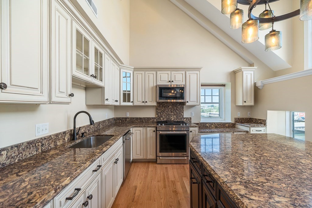 152 Water Street, Unit 13 Danvers, MA 01923 - Photo 7 of 39