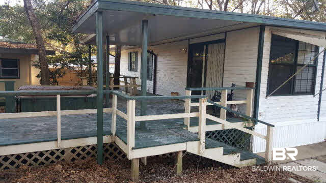 STAIRS OR RAMP AVAIL