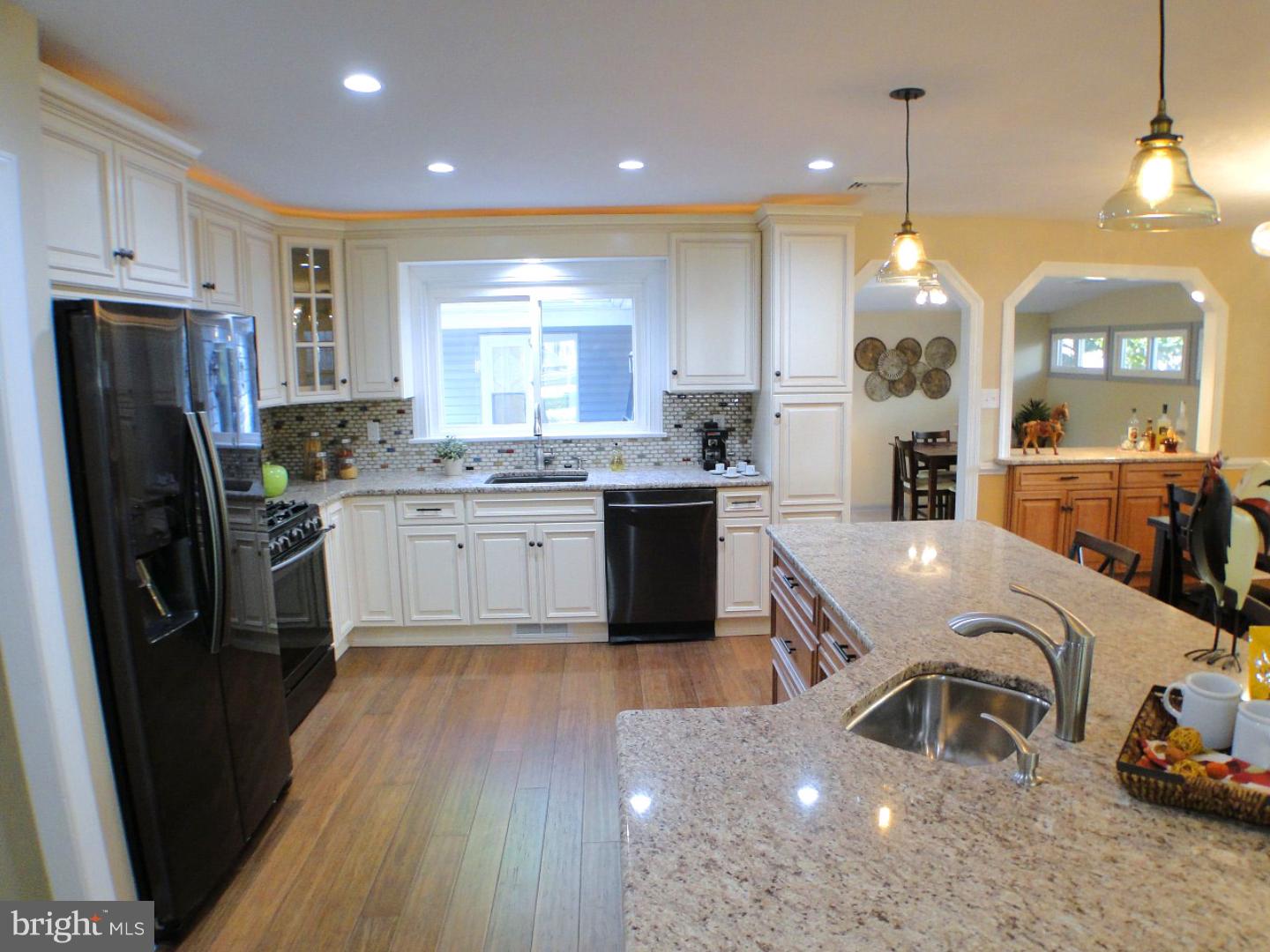 62 Arlington Road Devon, PA 19333 - Photo 11 of 25 Kitchen
