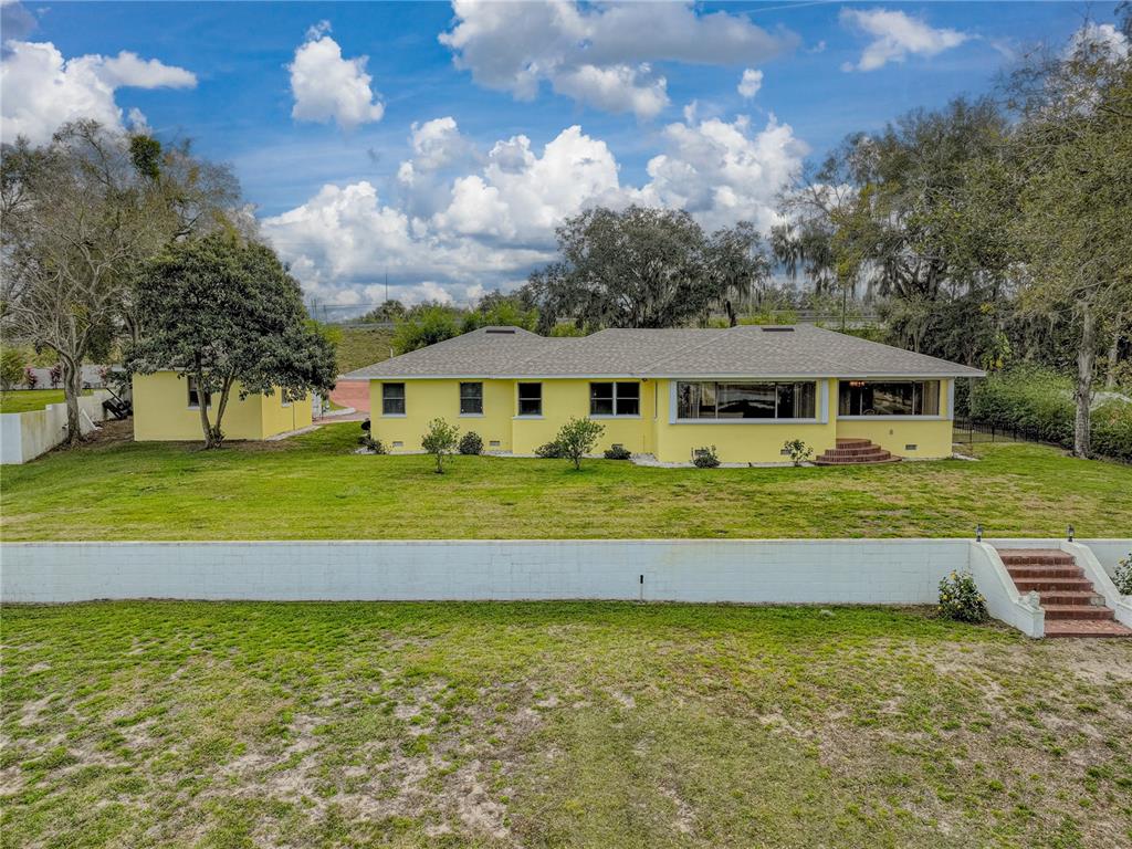 Welcome home to 622 S. Lakeshore Drive in beautiful Lake Wales, Florida.