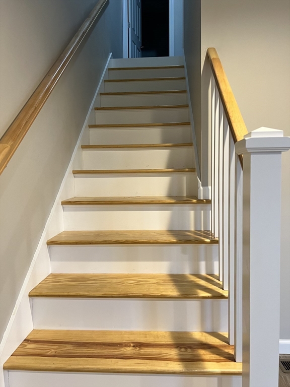 121-123 Putnam Circle Springfield, MA 01104 - Photo 15 of 18 a view of entryway