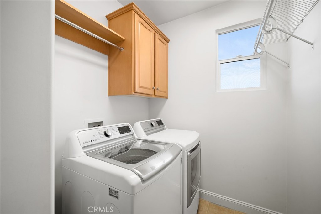 1147 Contessa Way Nipomo, CA 93444 - Photo 30 of 57 a utility room with dryer and washer