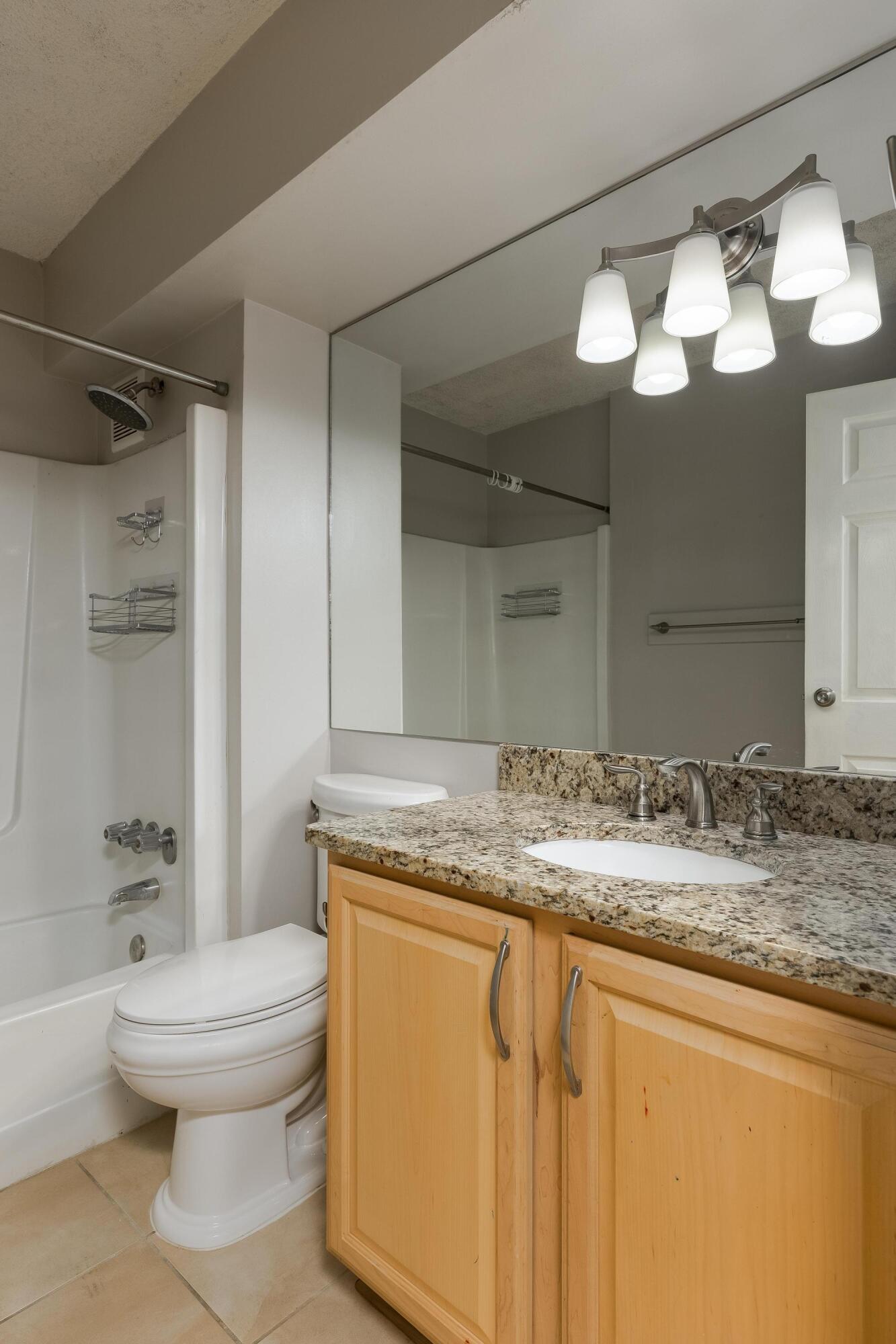 1131 Stringers Ridge Road, Unit 2A Chattanooga, TN 37405 - Photo 16 of 35 Ful Bathroom