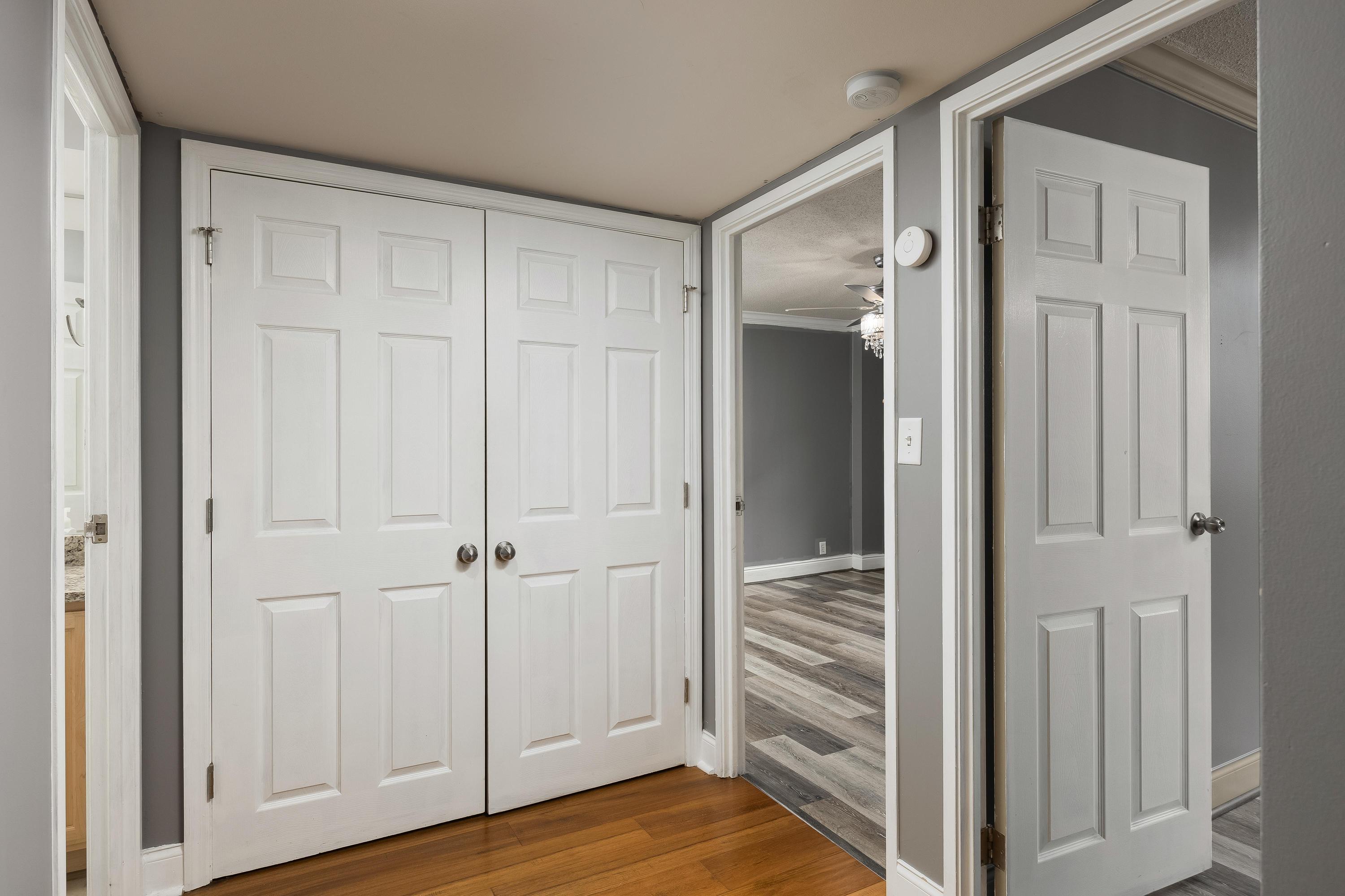 1131 Stringers Ridge Road, Unit 2A Chattanooga, TN 37405 - Photo 8 of 35 Hallway