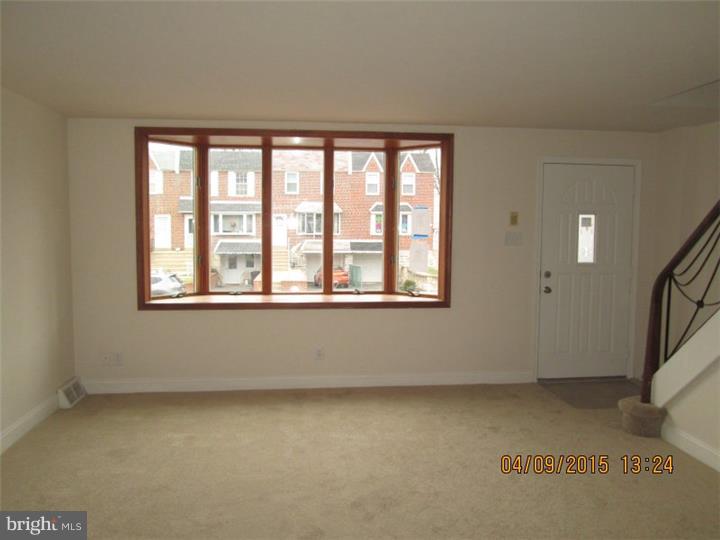 11731 Millbrook Road Philadelphia, PA 19154 - Photo 4 of 14 Living Room