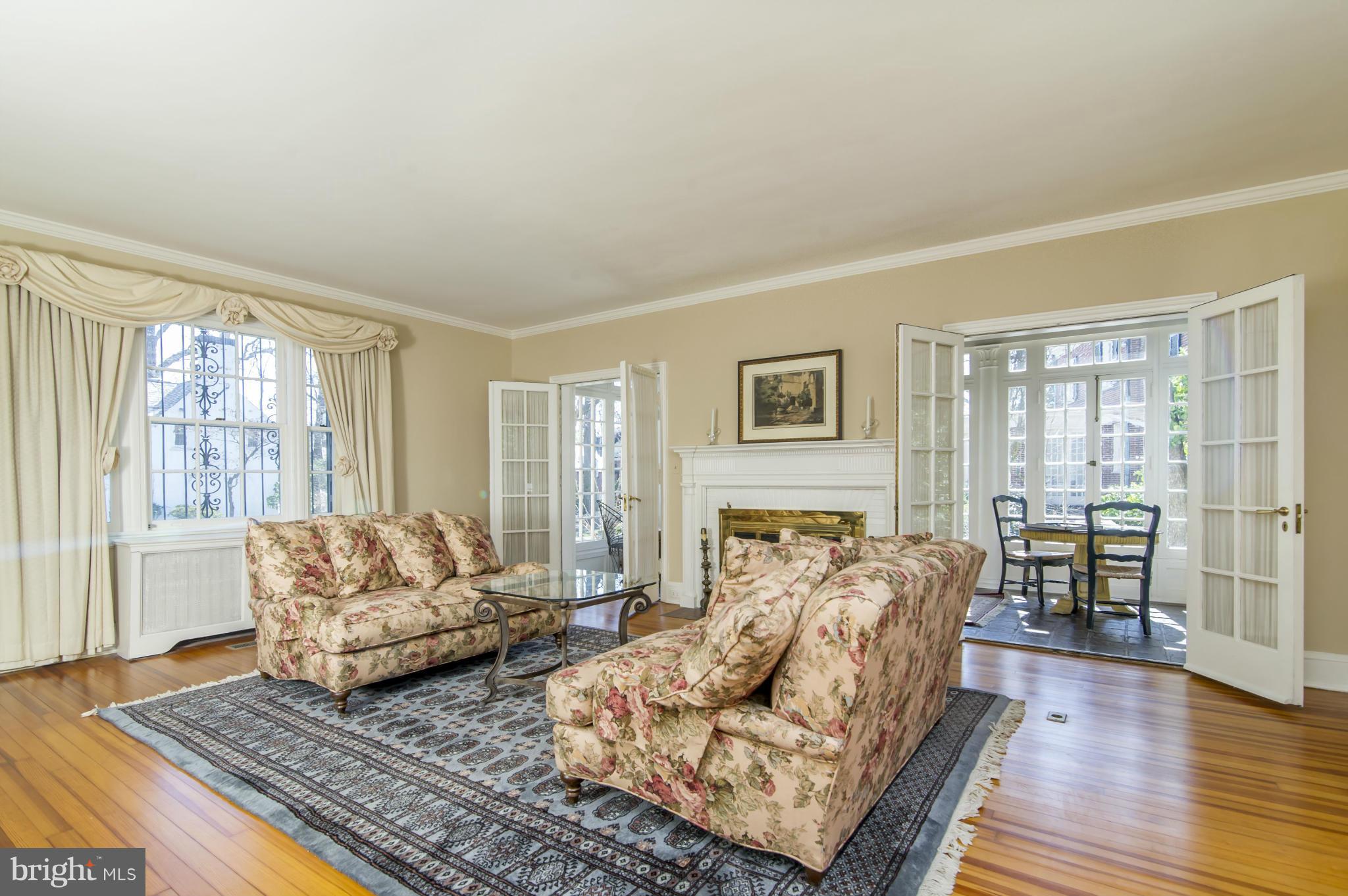 100 Millbrook Road Baltimore, MD 21218 - Photo 5 of 28 Large Living Room w/ wood burning fireplace