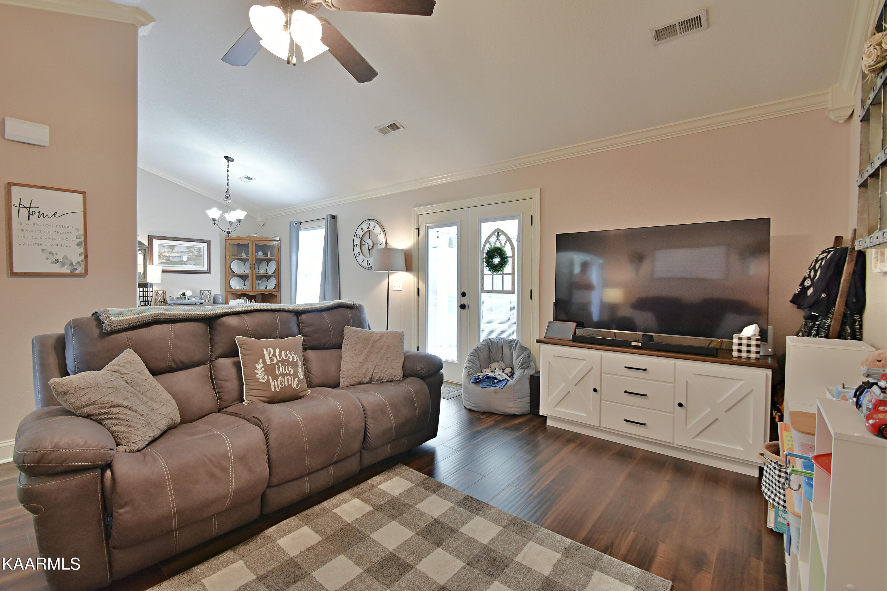 7636 Applecross Road Corryton, TN 37721 - Photo 4 of 26 Living Room