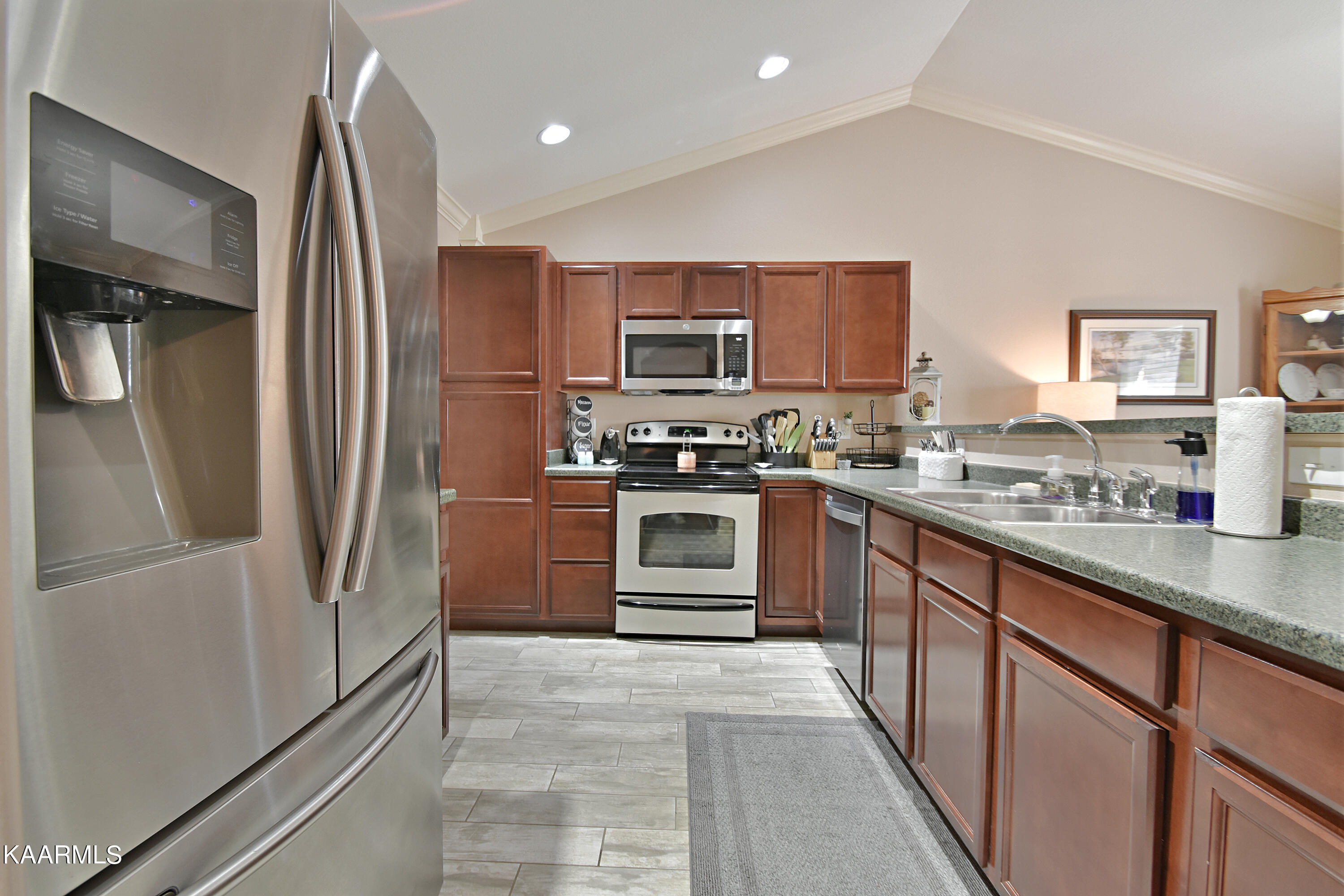 7636 Applecross Road Corryton, TN 37721 - Photo 9 of 26 Lots of Cabinet Space