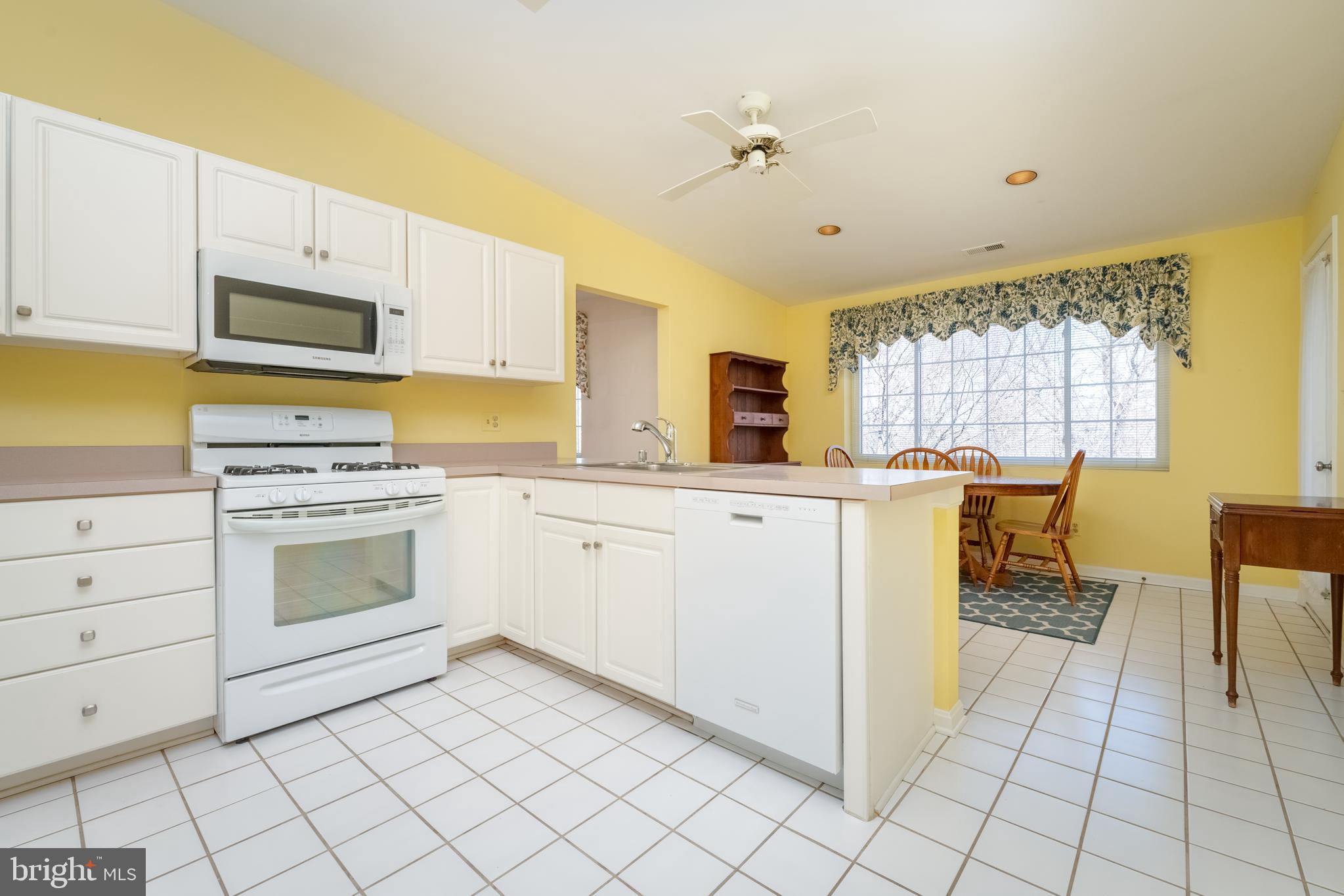 412 Rockfleet Road, Unit 303 Lutherville-Timonium, MD 21093 - Photo 13 of 34 Eat-In Kitchen