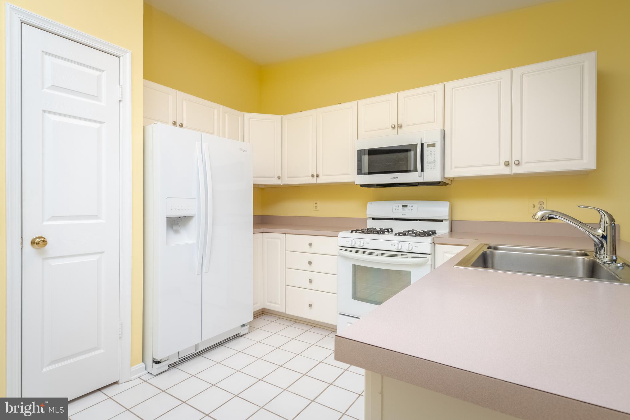 412 Rockfleet Road, Unit 303 Lutherville-Timonium, MD 21093 - Photo 14 of 34 Eat-In Kitchen