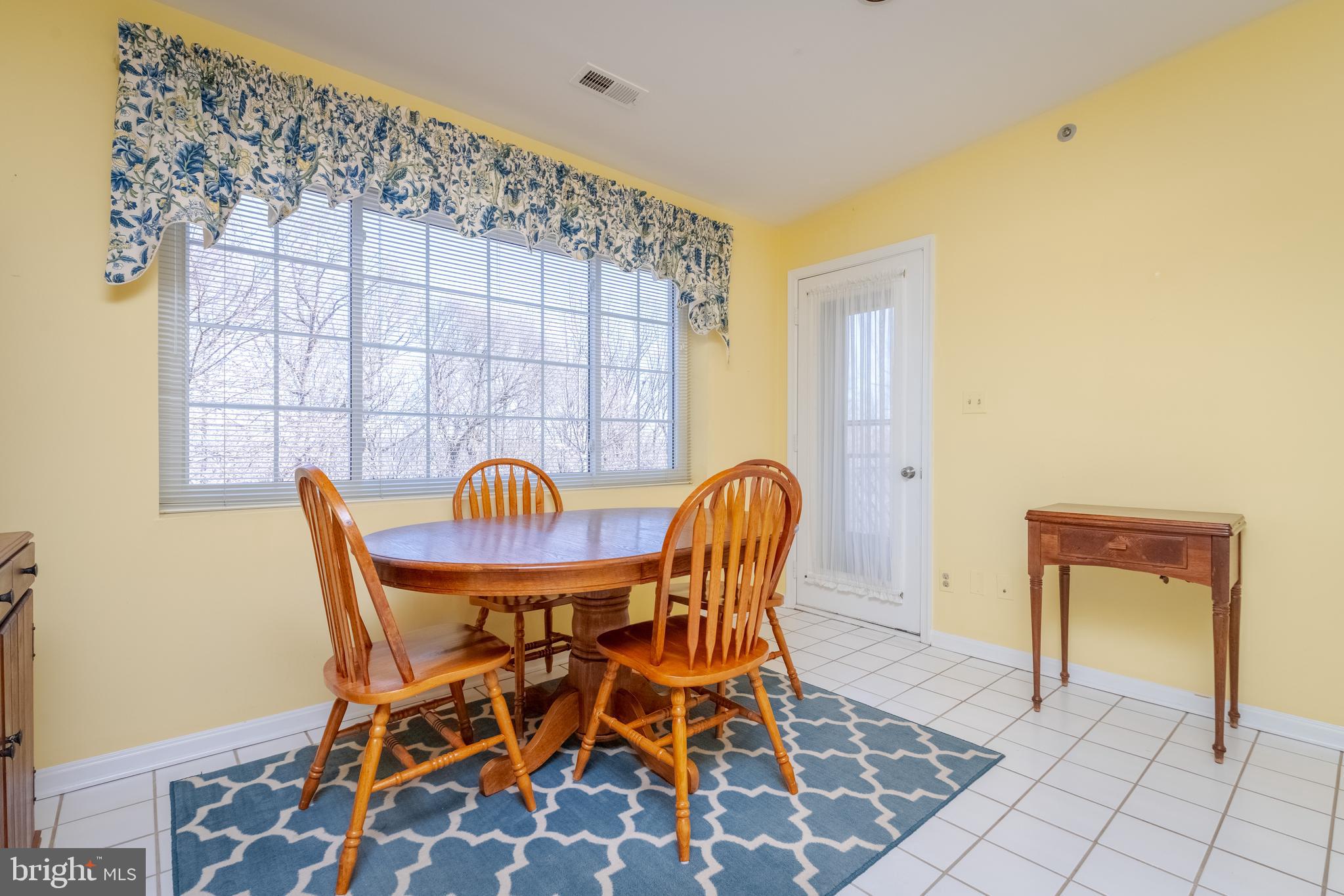 412 Rockfleet Road, Unit 303 Lutherville-Timonium, MD 21093 - Photo 15 of 34 Eat-In Kitchen