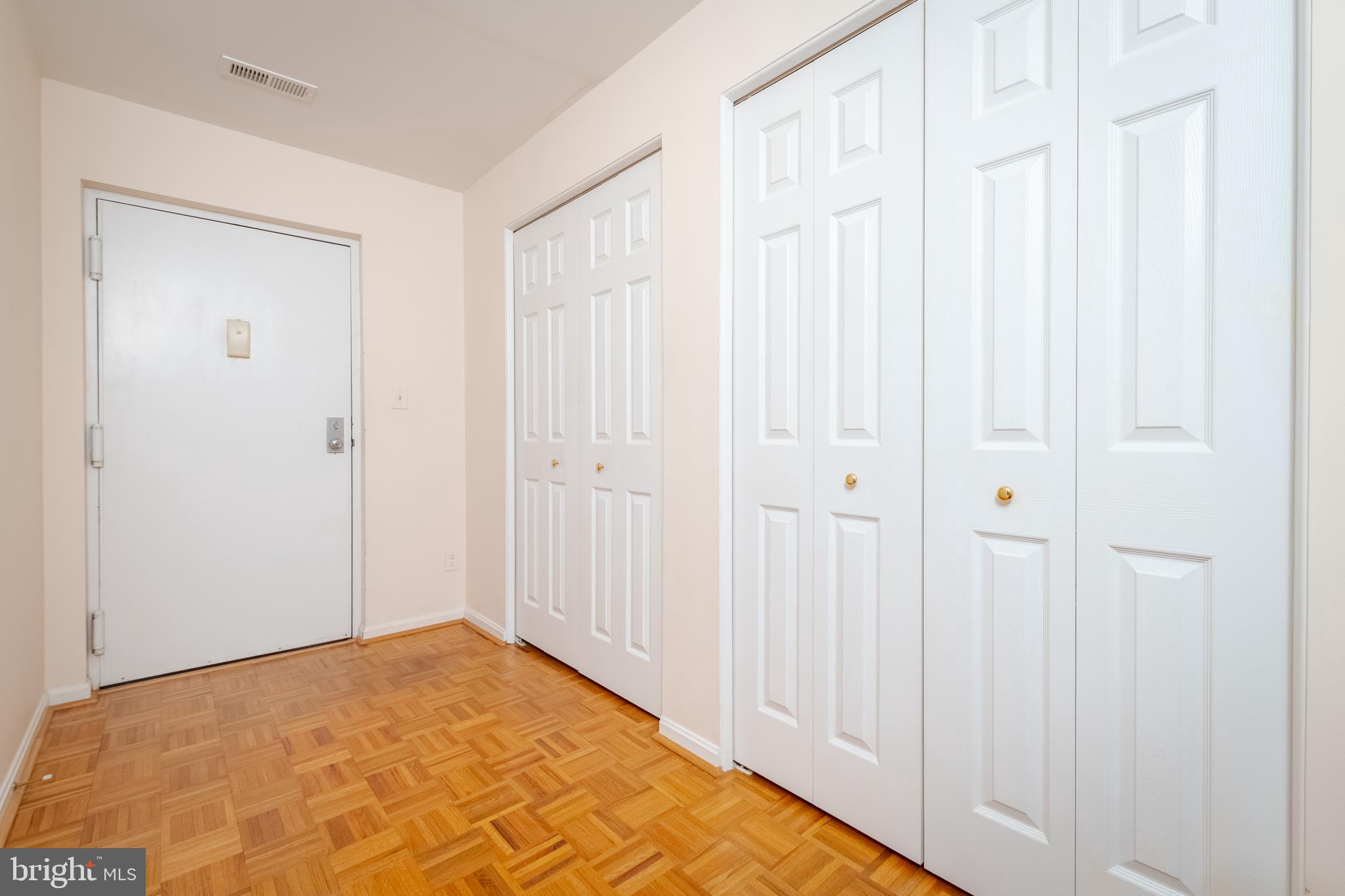 412 Rockfleet Road, Unit 303 Lutherville-Timonium, MD 21093 - Photo 3 of 34 Foyer