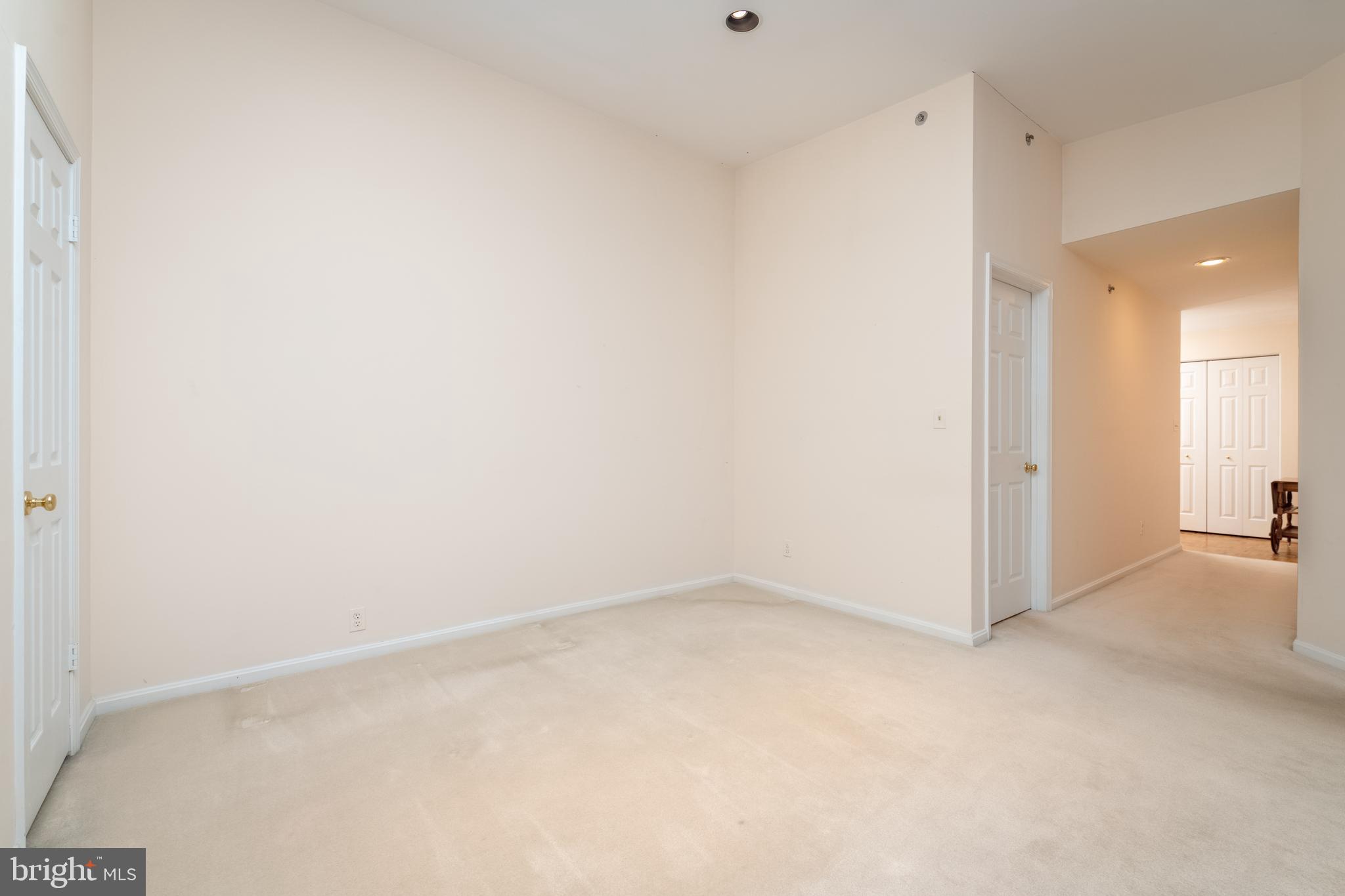 412 Rockfleet Road, Unit 303 Lutherville-Timonium, MD 21093 - Photo 4 of 34 Foyer Hallway