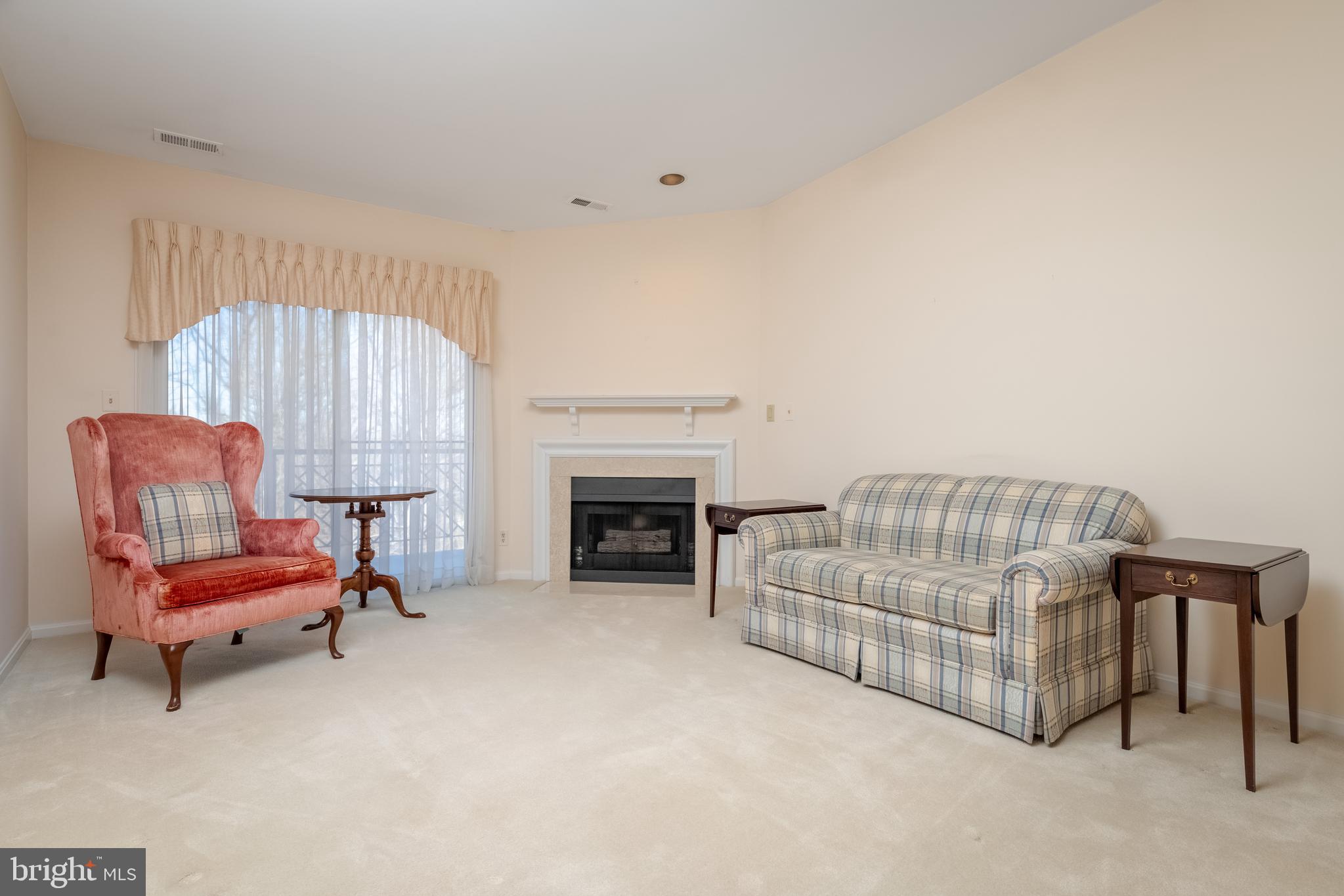 412 Rockfleet Road, Unit 303 Lutherville-Timonium, MD 21093 - Photo 7 of 34 Living Room