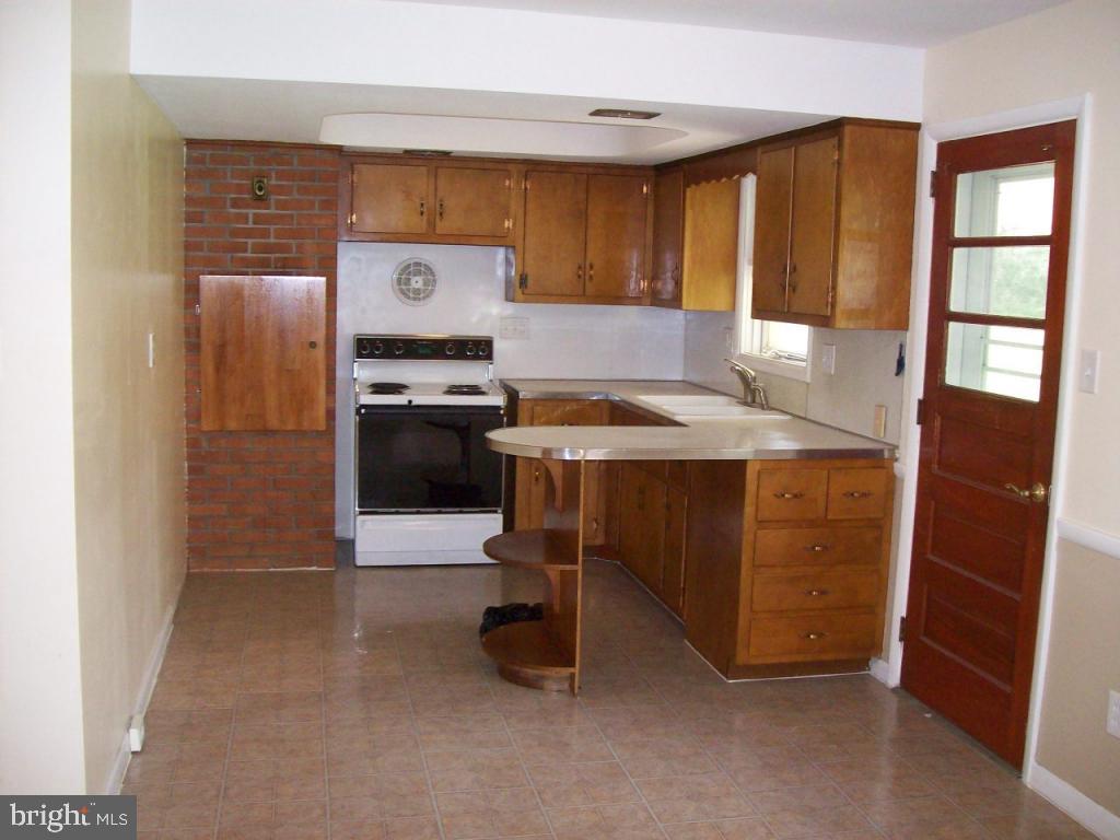 1562 Lambeth Road Lancaster, PA 17601 - Photo 2 of 8