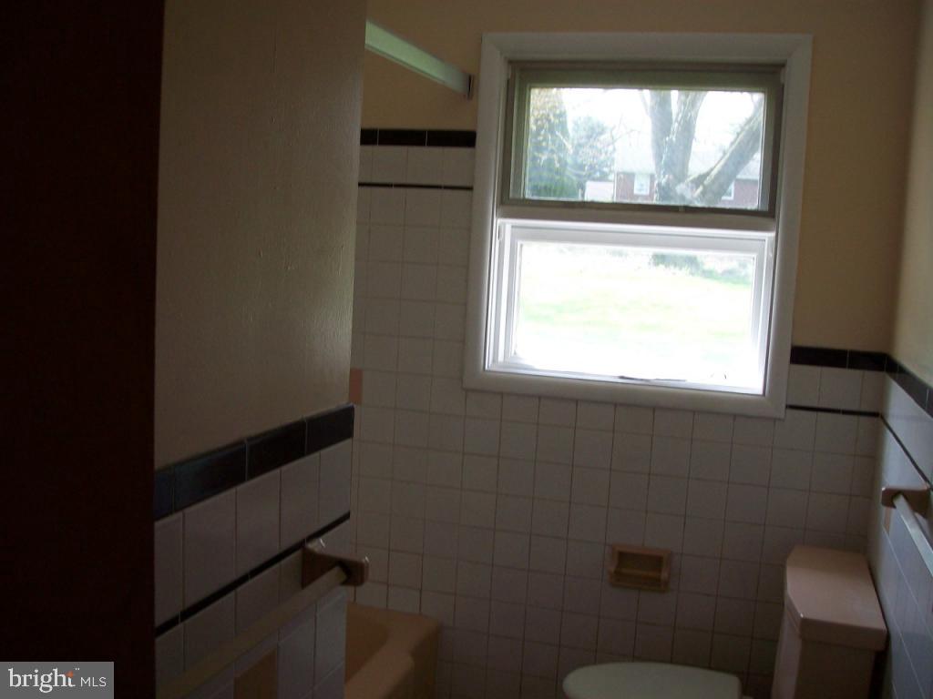 1562 Lambeth Road Lancaster, PA 17601 - Photo 5 of 8