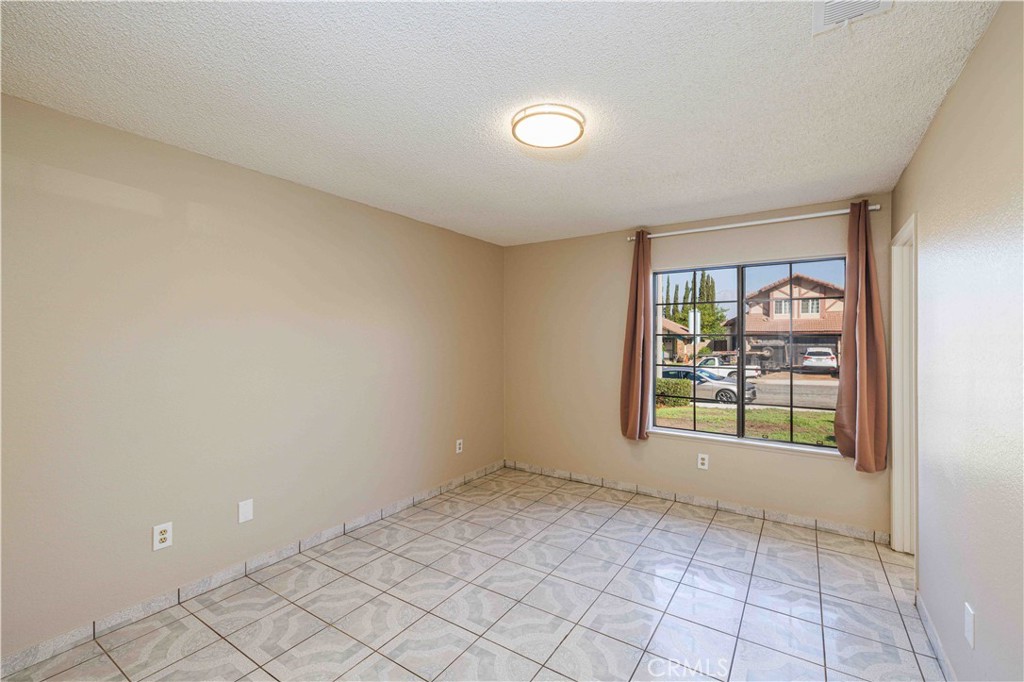 14601 Long View Drive Fontana, CA 92337 - Photo 17 of 33 an empty room with windows