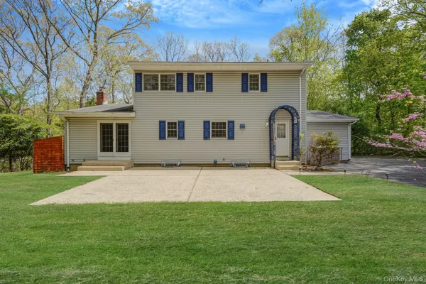 $699,000 | 214 Landing Avenue, Smithtown, NY 11787