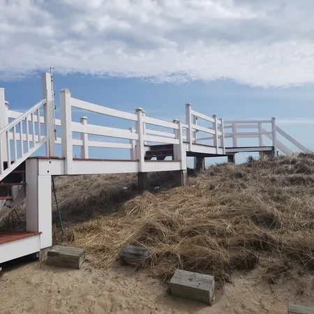 $3,200 | 398 North End, Unit B, Salisbury, MA 01952