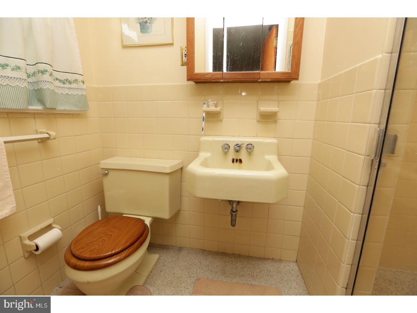2141 Weber Road Lansdale, PA 19446 - Photo 10 of 17 Bathroom