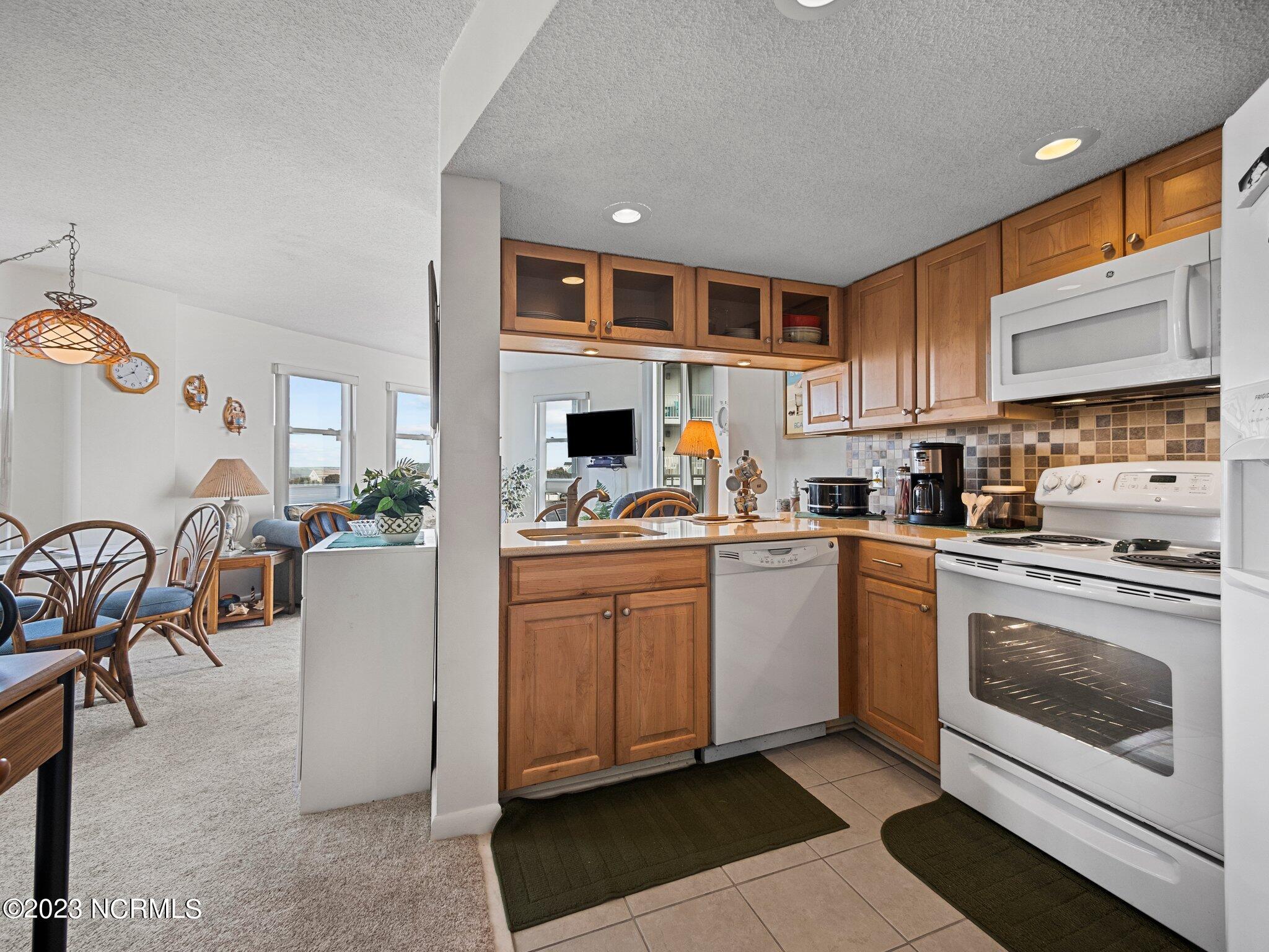 2000 New River Inlet Road, Unit 1314 North Topsail Beach, NC 28460 - Photo 8 of 17 20-web-or-mls-P1100233