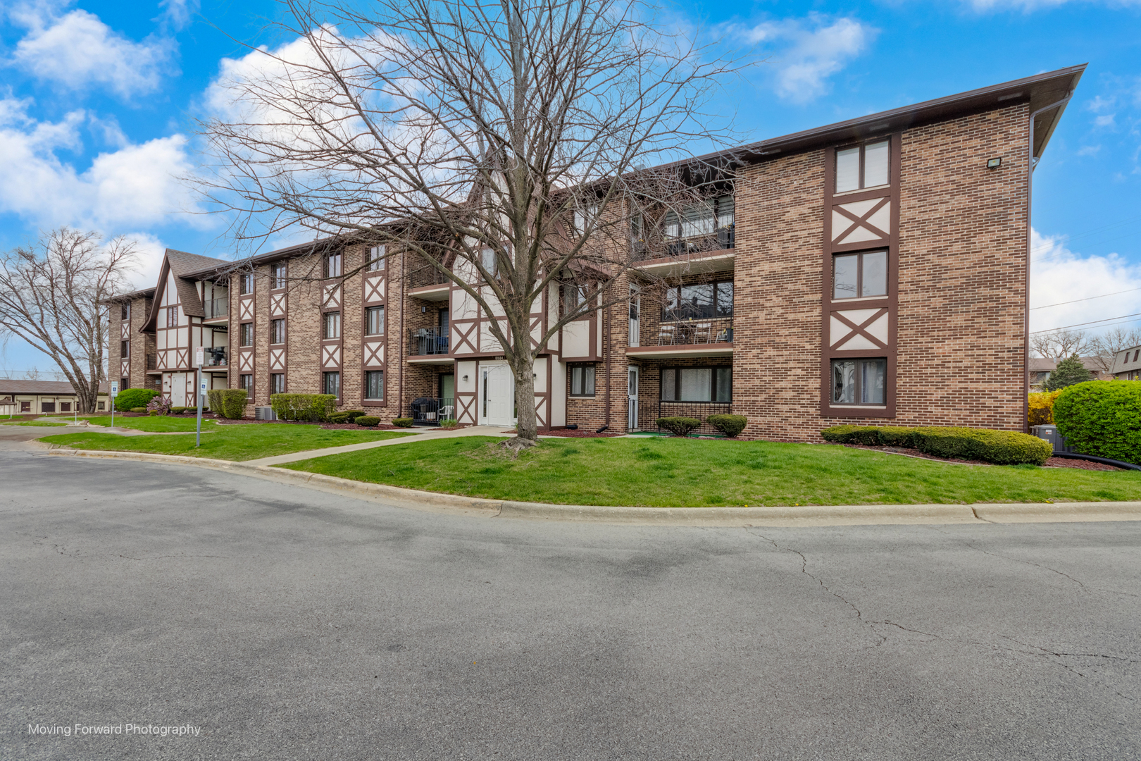 10504 Ridge Cove Drive, Unit 33D Chicago Ridge, IL 60415 - Photo 1 of 20 Gallery Image 1