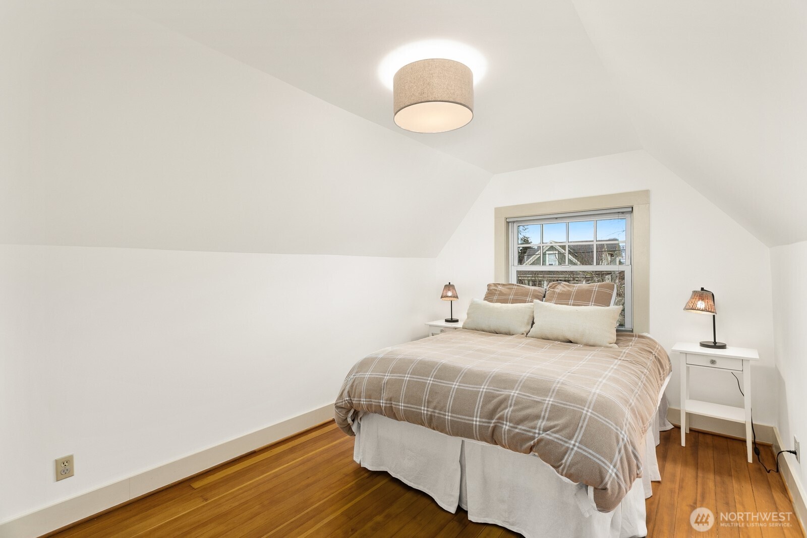 728 33rd Avenue Seattle, WA 98122 - Photo 12 of 25