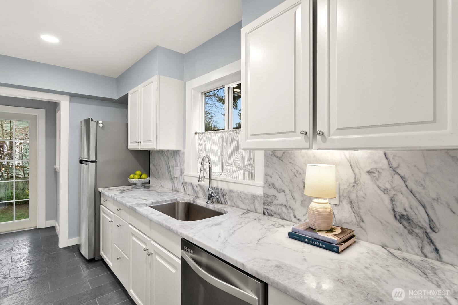 728 33rd Avenue Seattle, WA 98122 - Photo 6 of 25