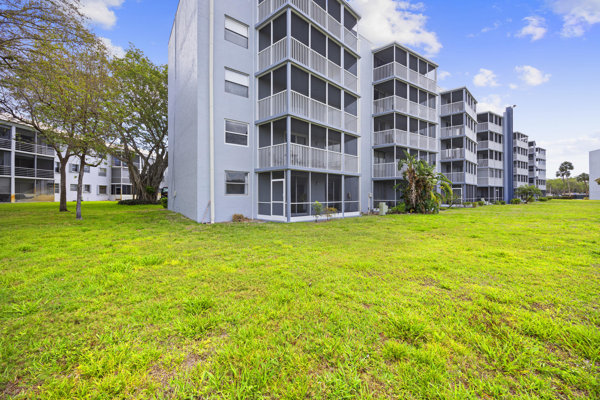 5301 Northwest 2nd Avenue, Unit 1010 Boca Raton, FL 33487 - Photo 35 of 35 Backyard Patio