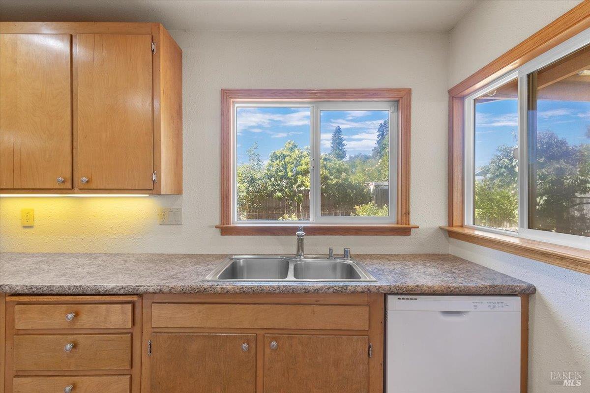 564 Edith Court Santa Rosa, CA 95401 - Photo 8 of 36