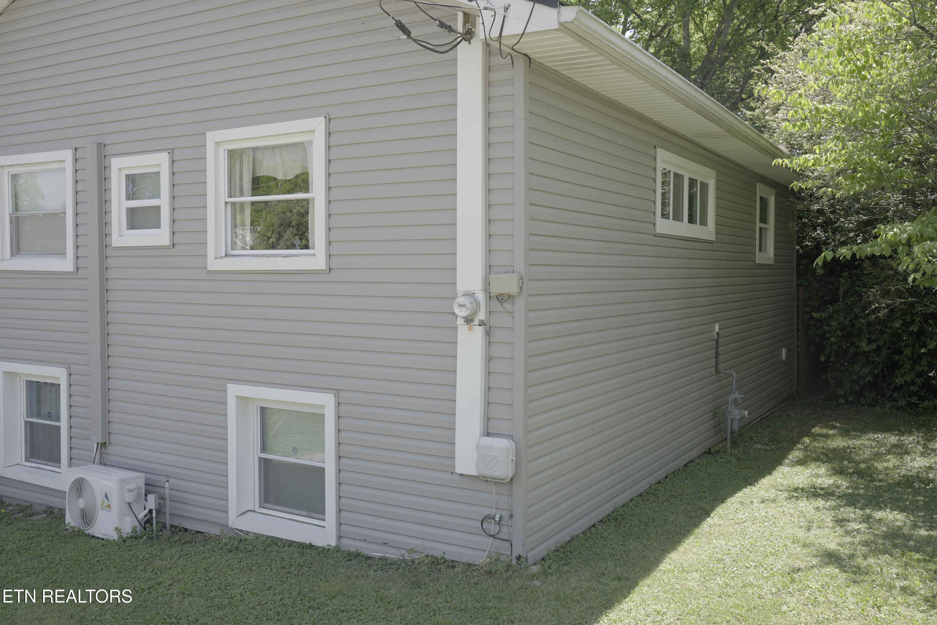 637 West Outer Drive Oak Ridge, TN 37830 - Photo 3 of 26 3