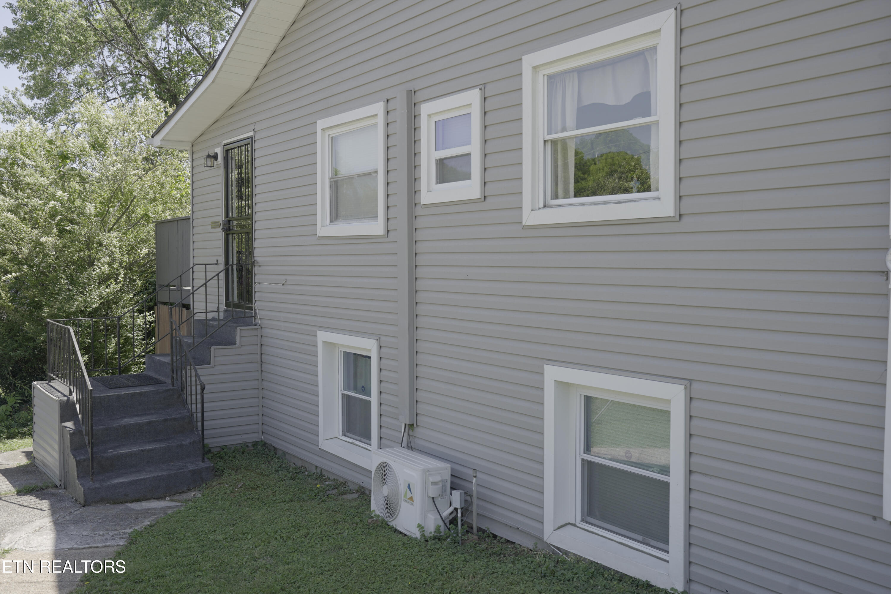 637 West Outer Drive Oak Ridge, TN 37830 - Photo 4 of 26 4