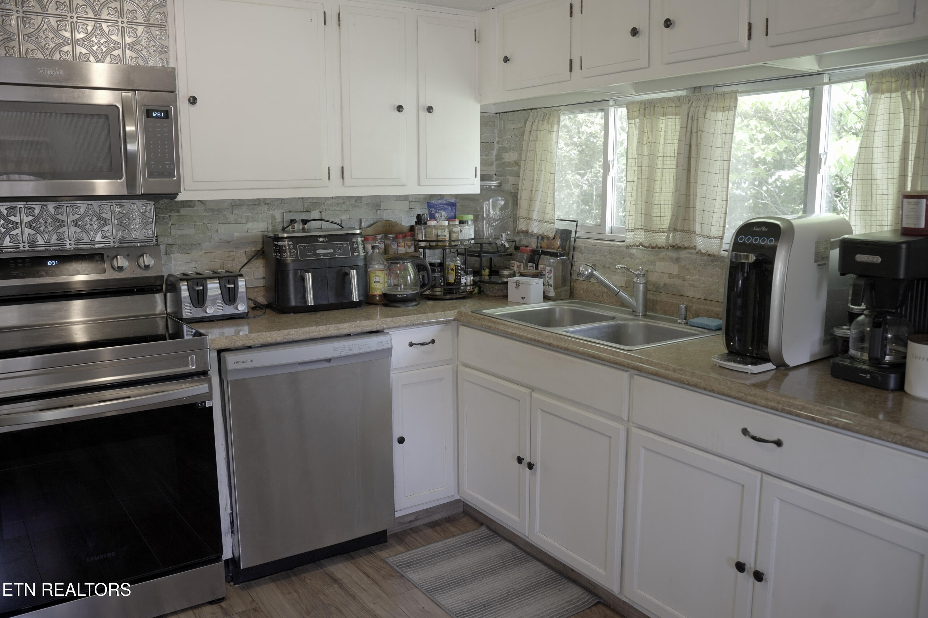 637 West Outer Drive Oak Ridge, TN 37830 - Photo 9 of 26 16