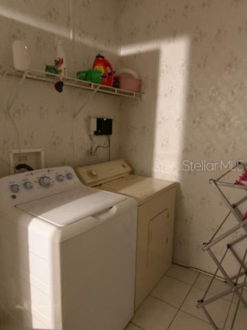 13921 Pine Meadow Road Kathleen, FL 33849 - Photo 14 of 25 a utility room with dryer and washer