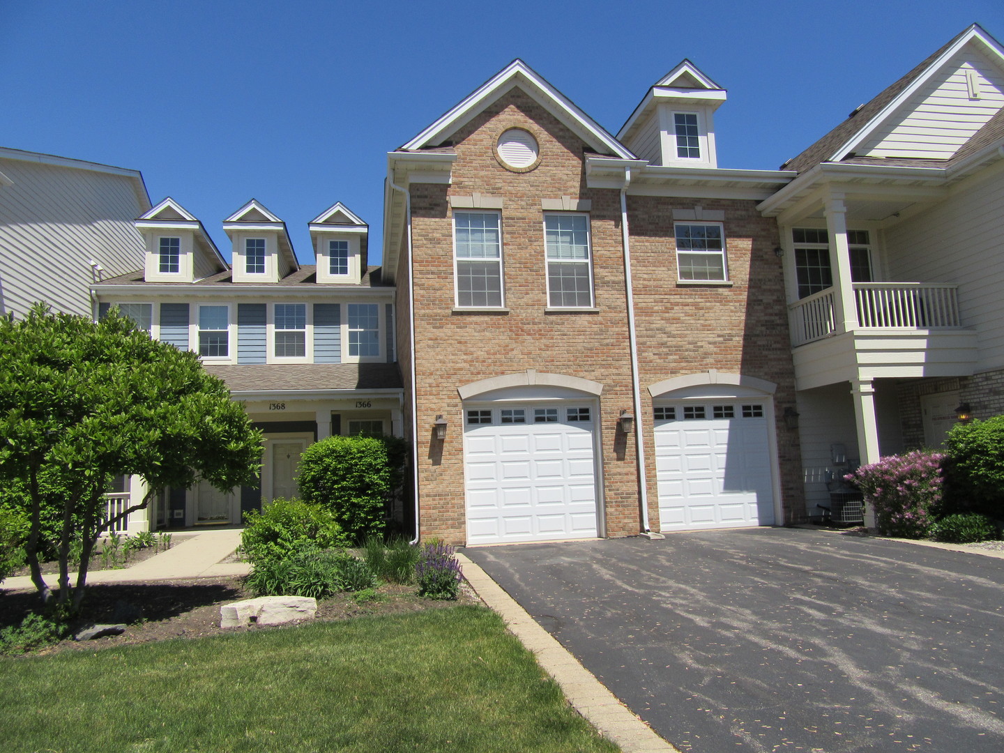 1366 Scarboro Road Schaumburg, IL 60193 - Photo 1 of 1
