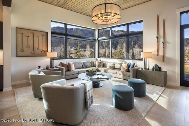 $3,795,000 | 14155 Drake Drive, Jackson, WY 83001